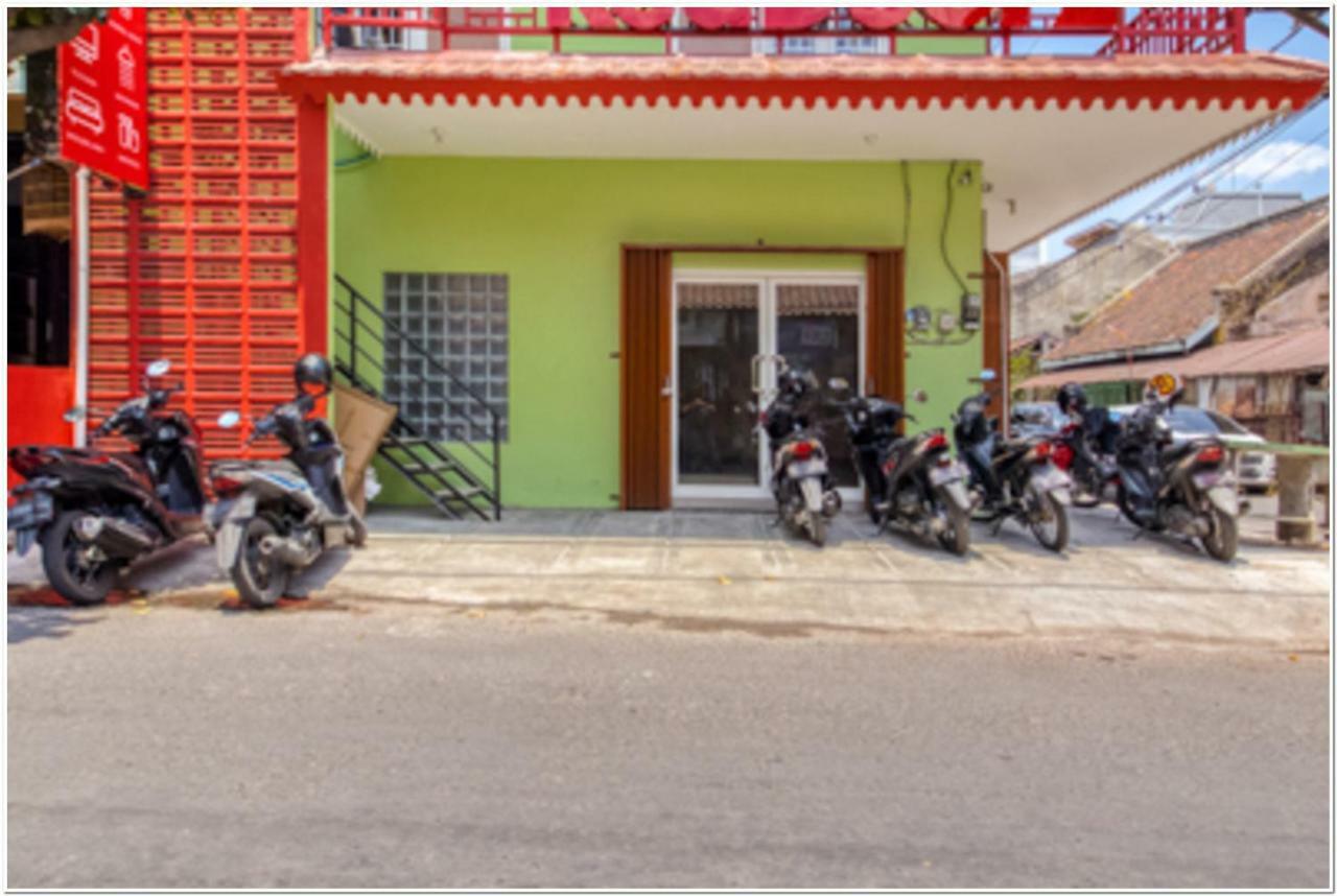 Reddoorz Near Ramai Mall Malioboro Джокякарта Екстериор снимка